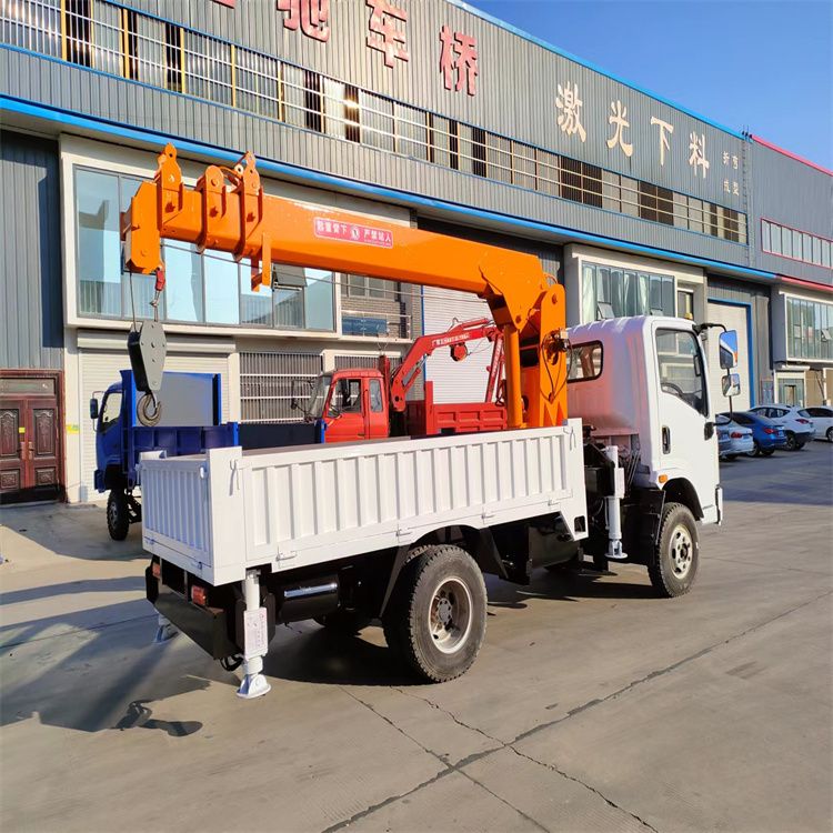 平鲁区三轮随车吊定制 农用改装机自备吊中瑞长期出售